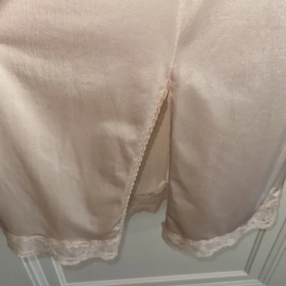 Vintage‎ Olga light pink nylon full slip with lace trim